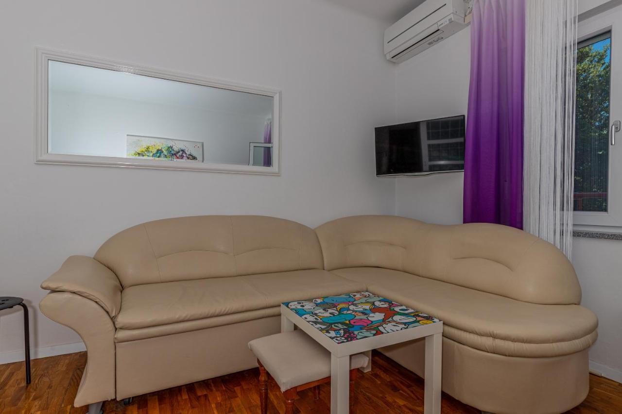 Apartman Right On The