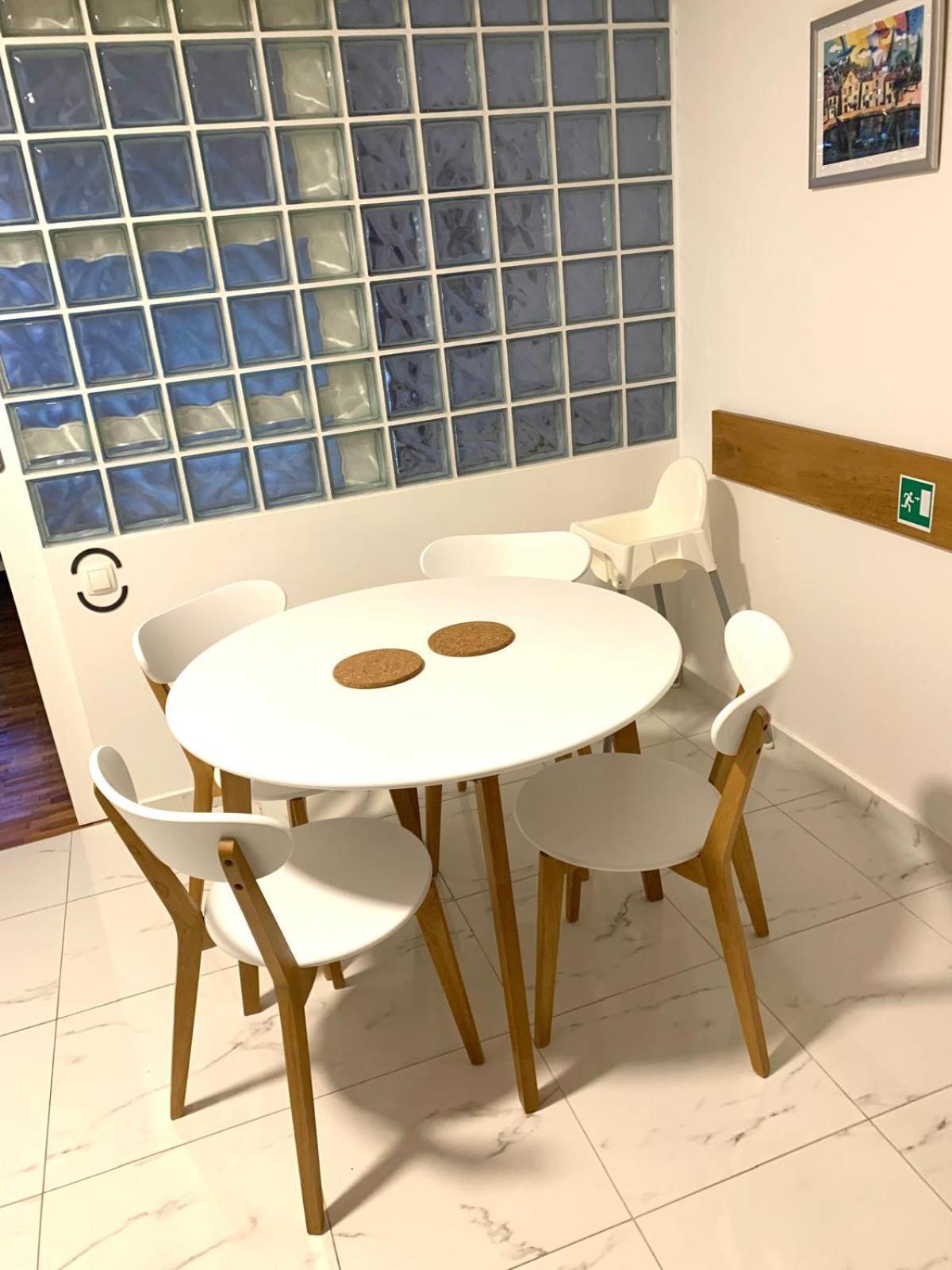 Right On The Apartman *