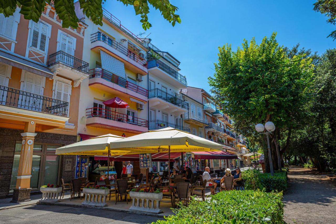Right On The * Crikvenica